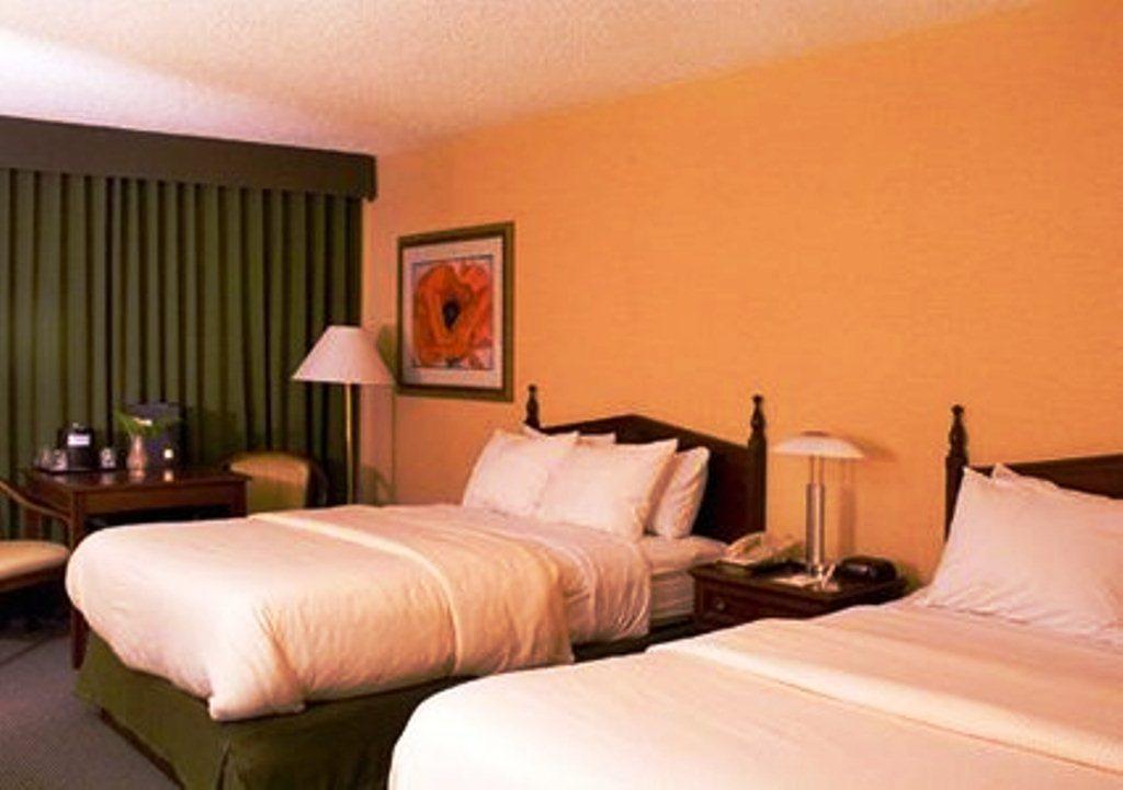 Clarion Inn Conference Center Модесто Екстер'єр фото