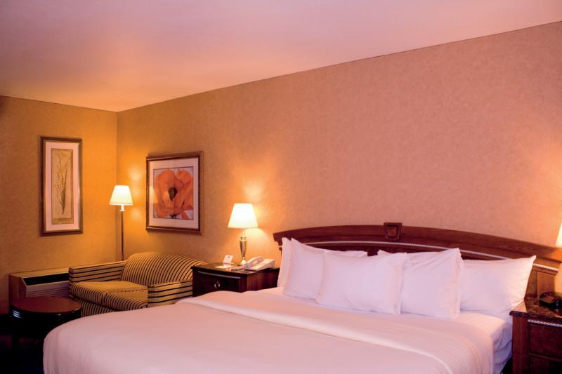 Clarion Inn Conference Center Модесто Номер фото