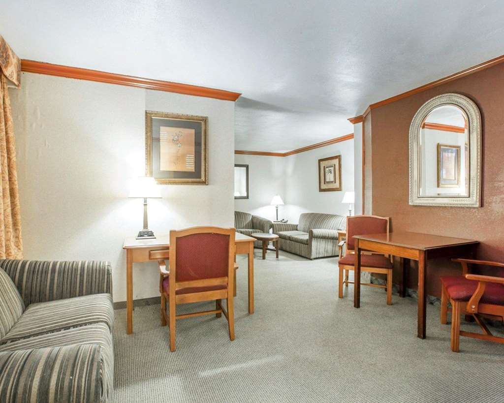 Clarion Inn Conference Center Модесто Екстер'єр фото