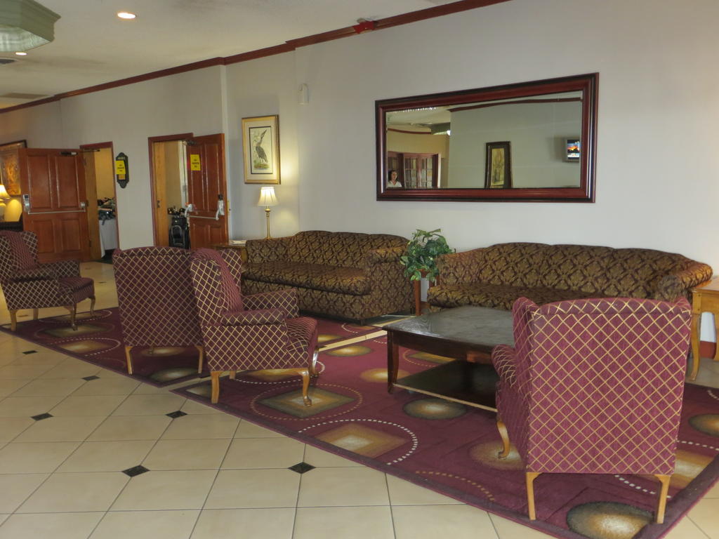 Clarion Inn Conference Center Модесто Екстер'єр фото