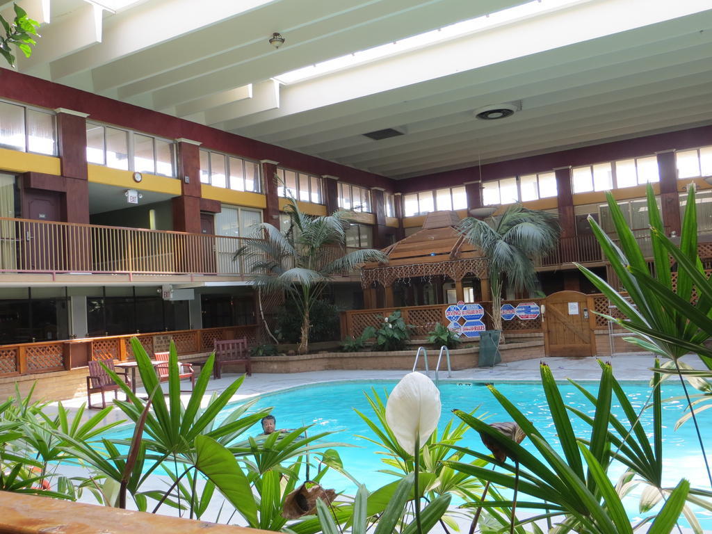 Clarion Inn Conference Center Модесто Екстер'єр фото