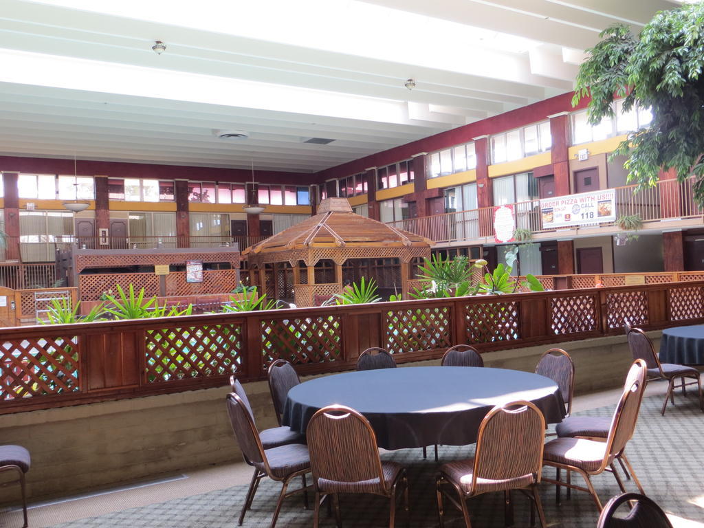 Clarion Inn Conference Center Модесто Екстер'єр фото