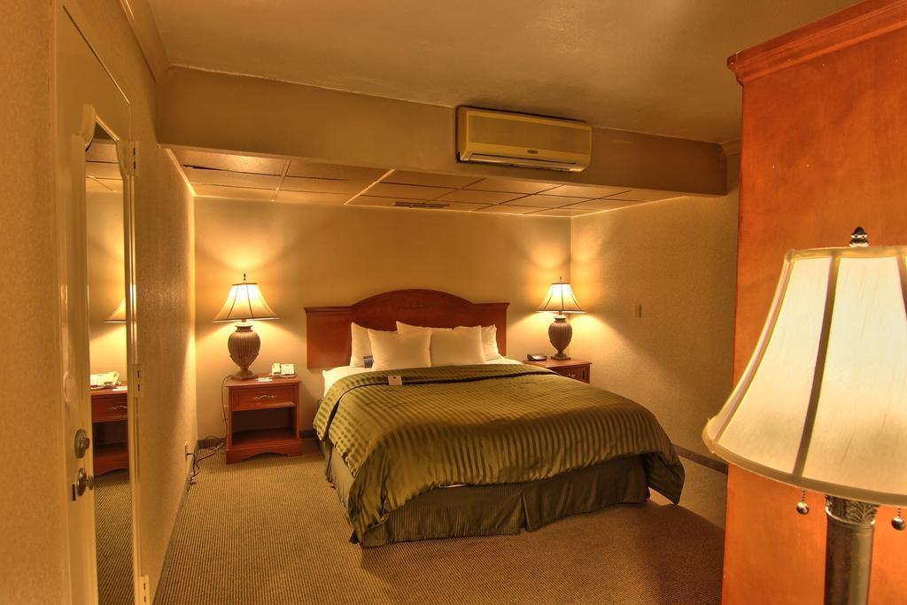 Clarion Inn Conference Center Модесто Екстер'єр фото