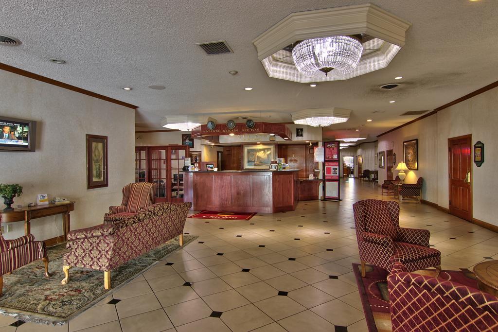 Clarion Inn Conference Center Модесто Екстер'єр фото