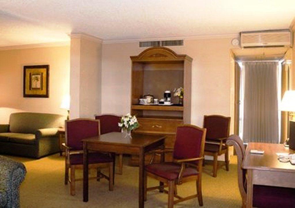 Clarion Inn Conference Center Модесто Екстер'єр фото