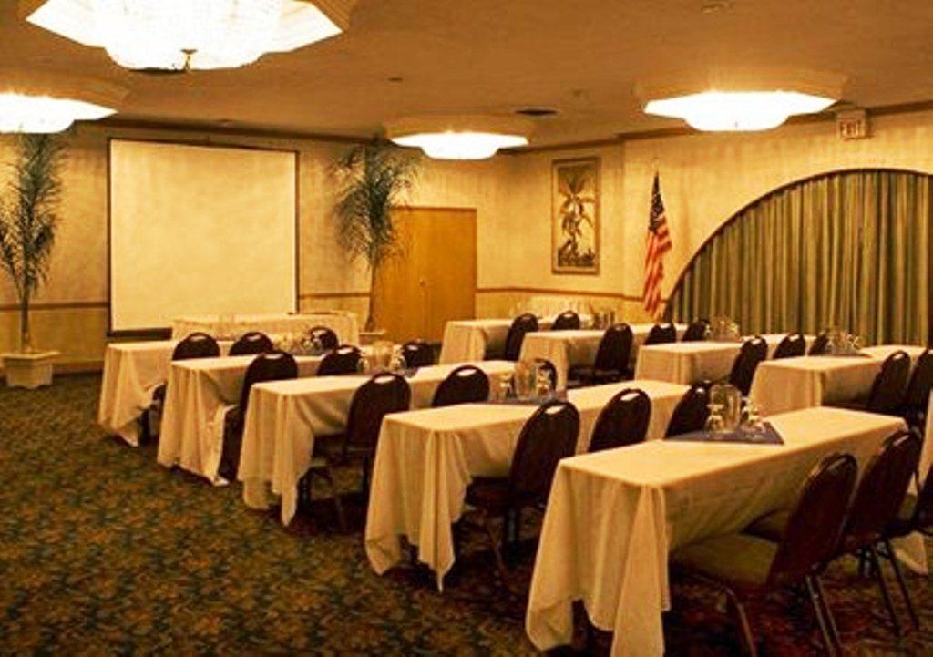 Clarion Inn Conference Center Модесто Екстер'єр фото